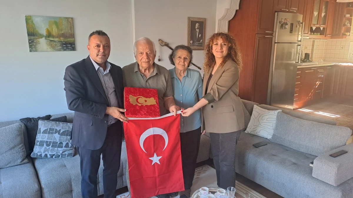 İzmit Belediyesinden G&ouml;lc&uuml;k&rsquo;te yaşayan Kıbrıs Gazilerine ziyaret