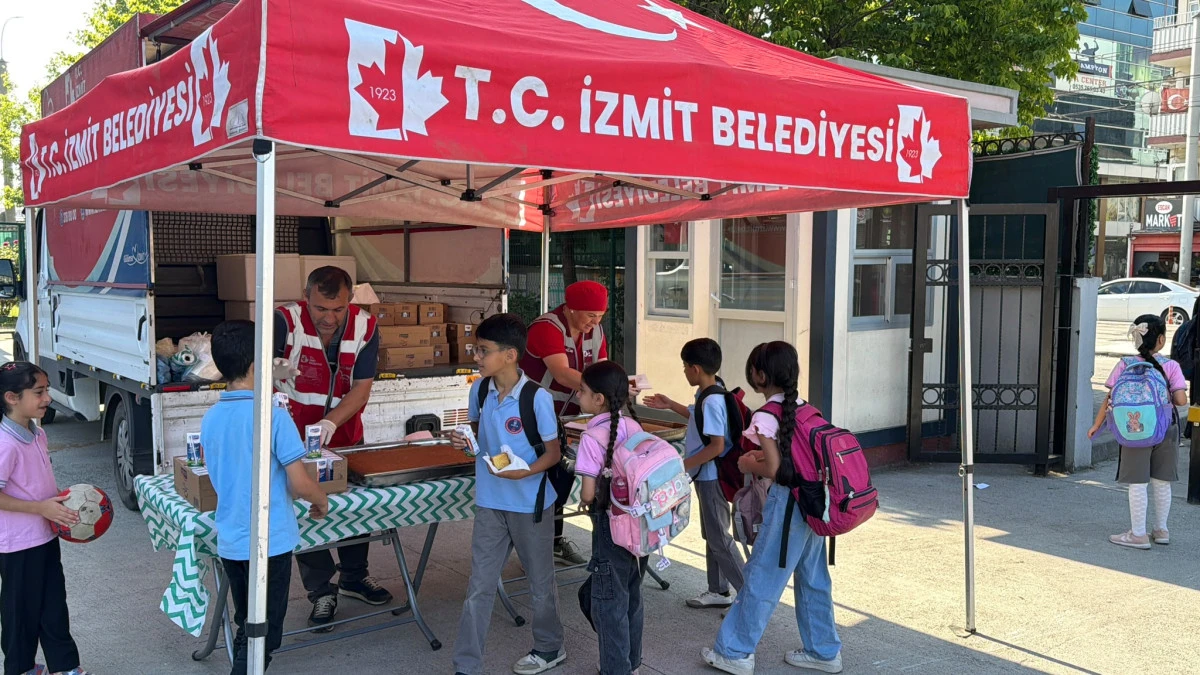 İzmit Belediyesinden &ouml;ğrencilere beslenme desteği s&uuml;r&uuml;yor 