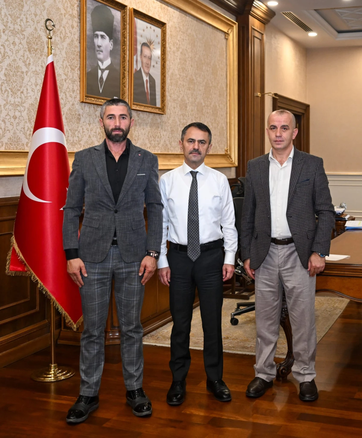 İzmit Şahinler Mahalle Muhtarı Adem Acar, Vali İlhami Aktaş'ı Ziyaret Etti