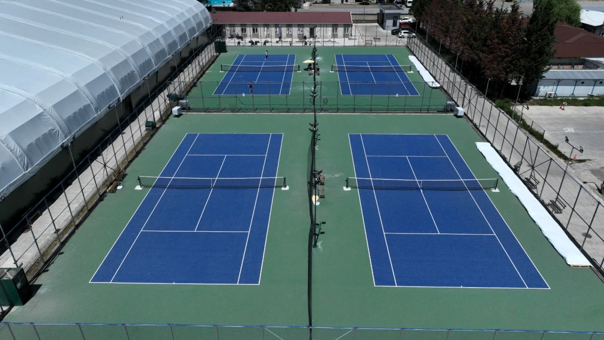 İzmit Tenis Spor Merkezi&rsquo;ne 4 kapalı tenis kortu