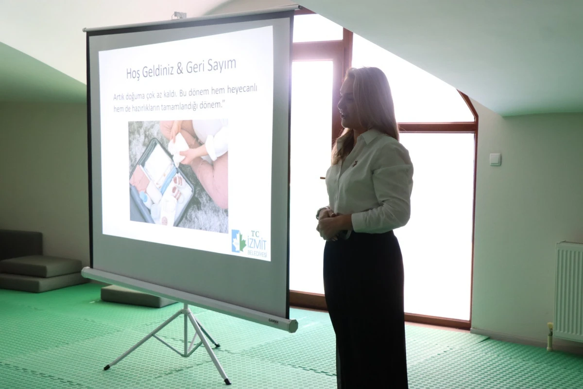 İzmit&rsquo;te anne adaylarına bilin&ccedil;li gebelik eğitimi devam ediyor