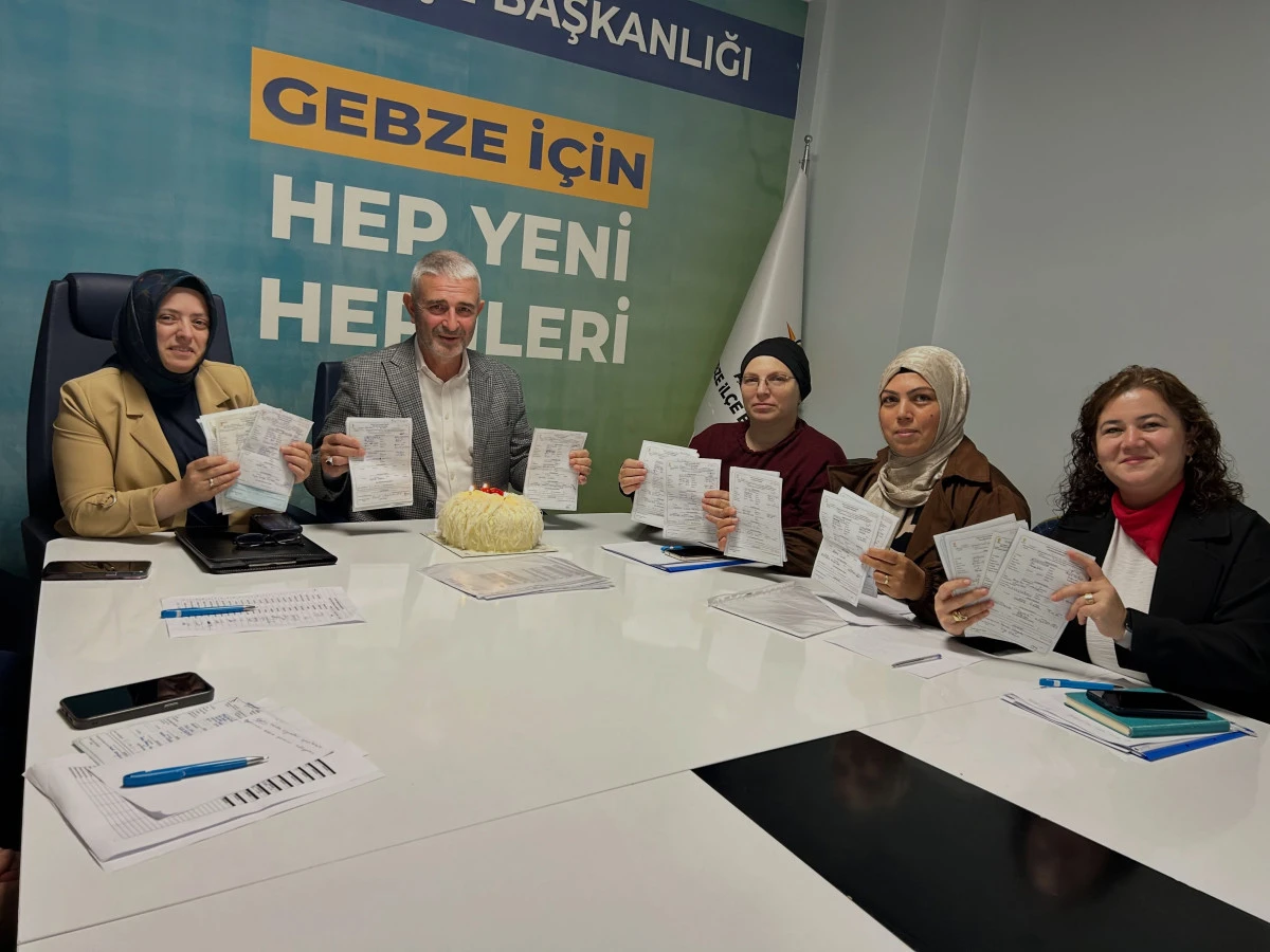 KADIN KOLLARI&rsquo;NDAN GEBZE&rsquo;DE DEV MESAİ: YENİ &Uuml;YELERLE AK AİLE B&Uuml;Y&Uuml;YOR!