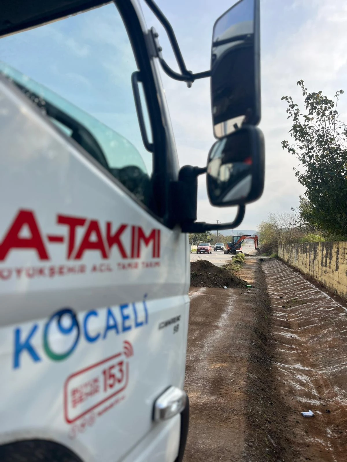 Kandıra’da yağmur suyu kanalları temizlendi