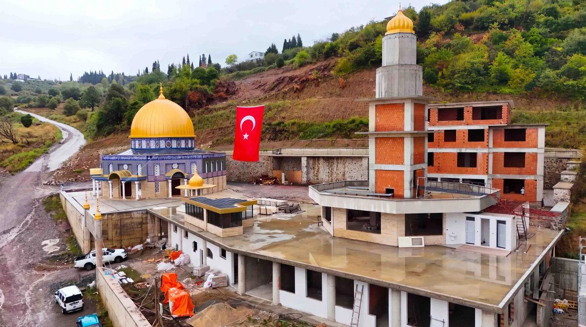 Karam&uuml;rsel Aksa Camii B&uuml;y&uuml;kşehir&rsquo;le y&uuml;kseliyor