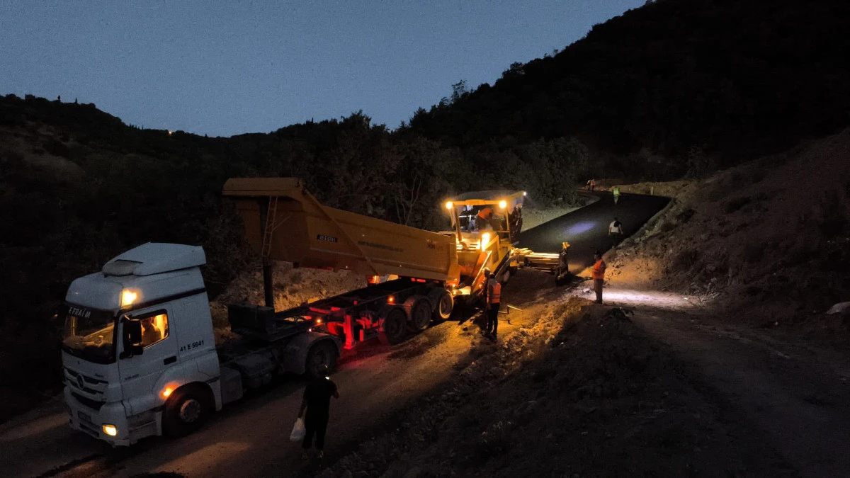 Karam&uuml;rsel Derek&ouml;y&rsquo;de bozulan yollar yenileniyor