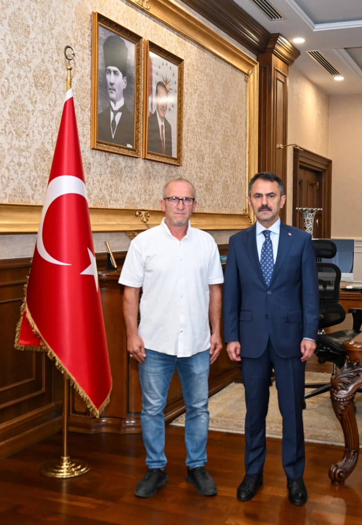 Karam&uuml;rsel&nbsp;&Ccedil;am&ccedil;ukur Mahalle Muhtarı Fatih Bat, Vali İlhami Aktaş&rsquo;ı Ziyaret Etti