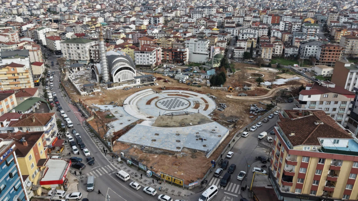 Kent Meydanı&rsquo;nda &ccedil;alışmalar tam gaz devam