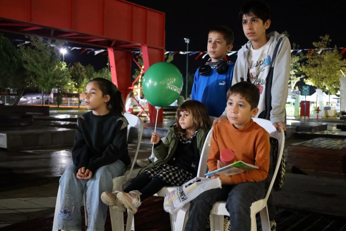 Kitap Fuarı’nda sinema keyfi sürüyor