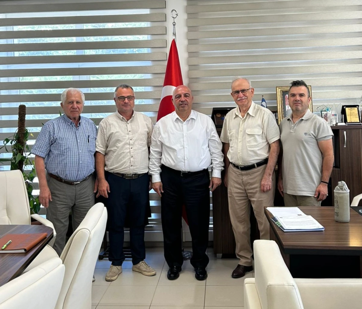 Kocaeli Aydınlar Ocağından Mesut &Ouml;nem&rsquo;e Nezaket Ziyareti