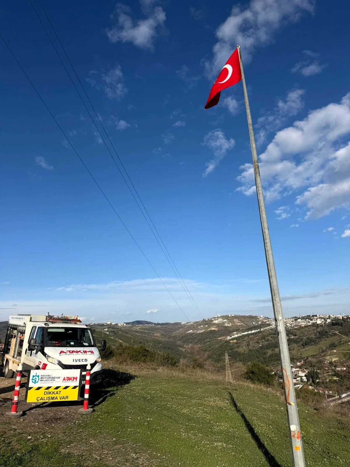 Kocaeli B&uuml;y&uuml;kşehir&rsquo;den bayrak hassasiyeti