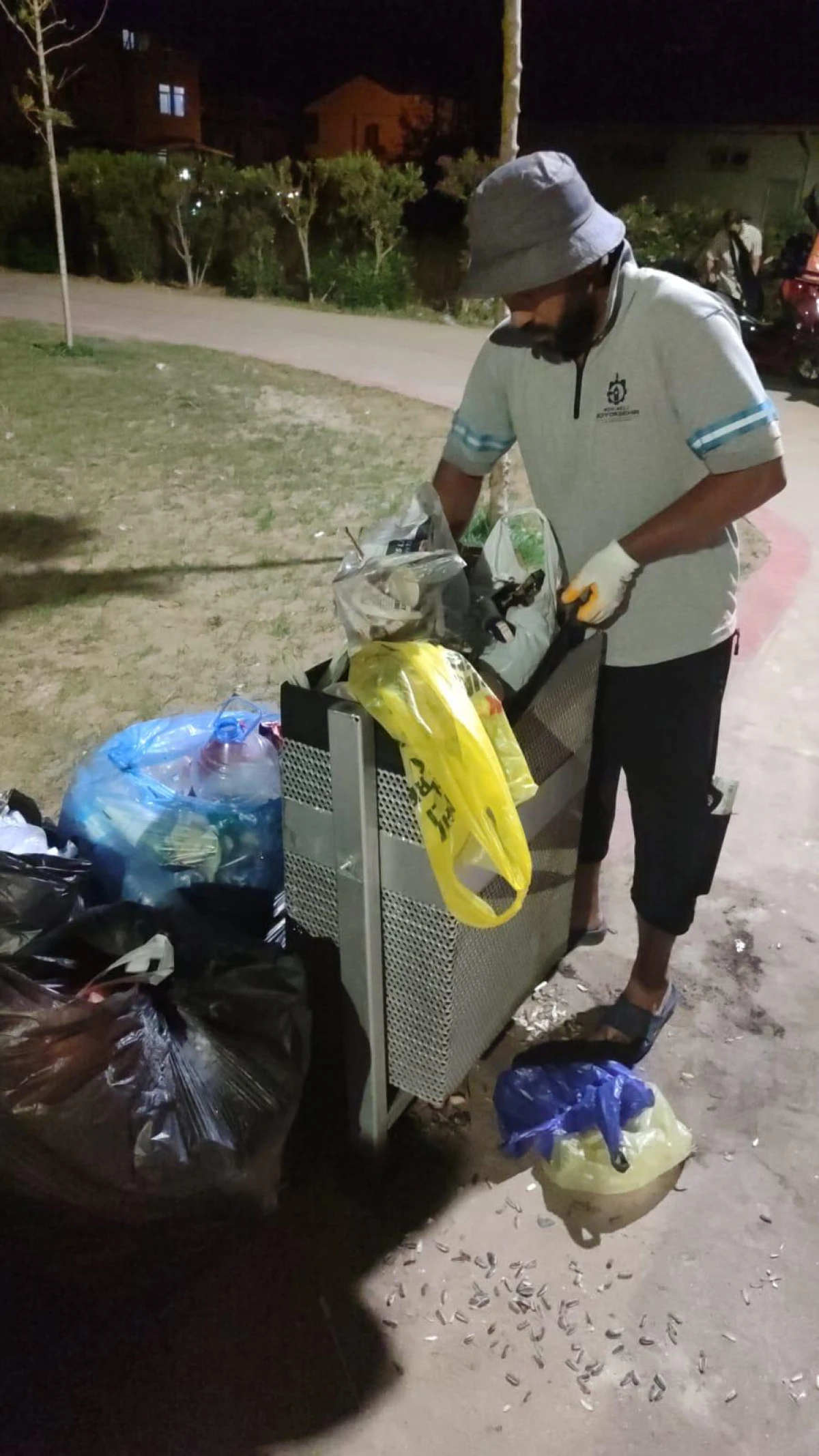 Kocaeli Büyükşehir’den dev temizlik harekâtı;  Kandıra sahillerinde 992 ton çöp toplandı   