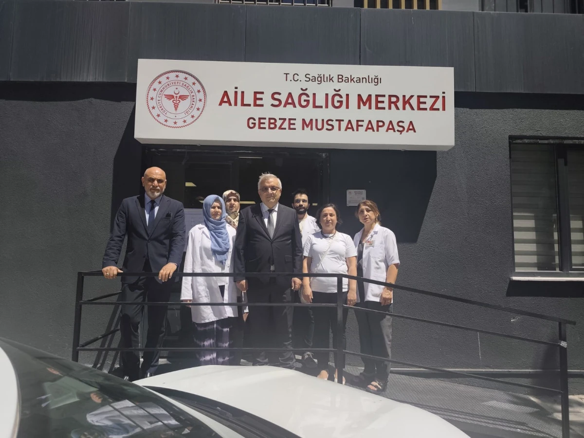 Kocaeli İl Sağlık M&uuml;d&uuml;r&uuml;m&uuml;z Op. Dr. Y&uuml;ksel Pehlevan, Gebze Mustafa Paşa Aile Sağlığı Merkezini Ziyaret Etti