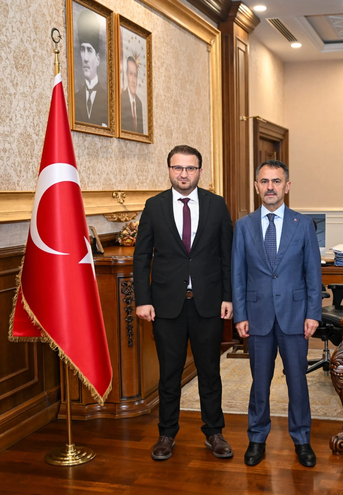 Kocaeli Kahramanmaraş K&uuml;lt&uuml;r&uuml;n&uuml; Tanıtma Eğitim K&uuml;lt&uuml;r ve Dayanışma Derneği Başkanı  Enis G&ouml;&ccedil;er, Vali İlhami Aktaş'ı Ziyaret Etti
