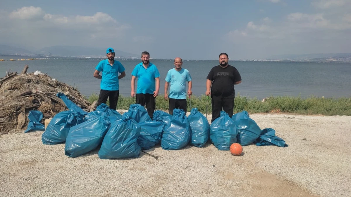 Kocaeli&rsquo;nin kıyı şeritleri 10 ton atıktan arındırıldı