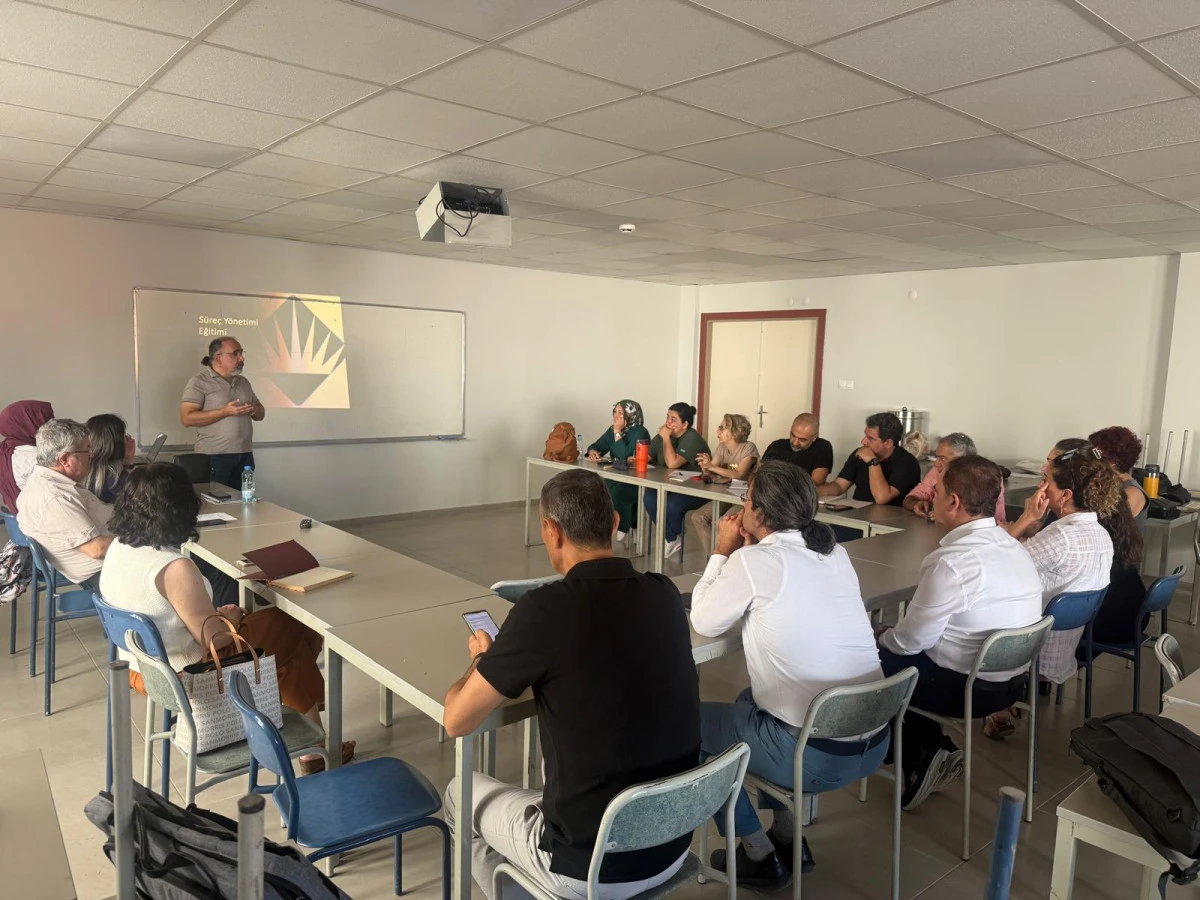 KOÜ HEREKE ASIM KOCABIYIK MYO EFQM GÜNCELLEME EĞİTİMİ YAPILDI