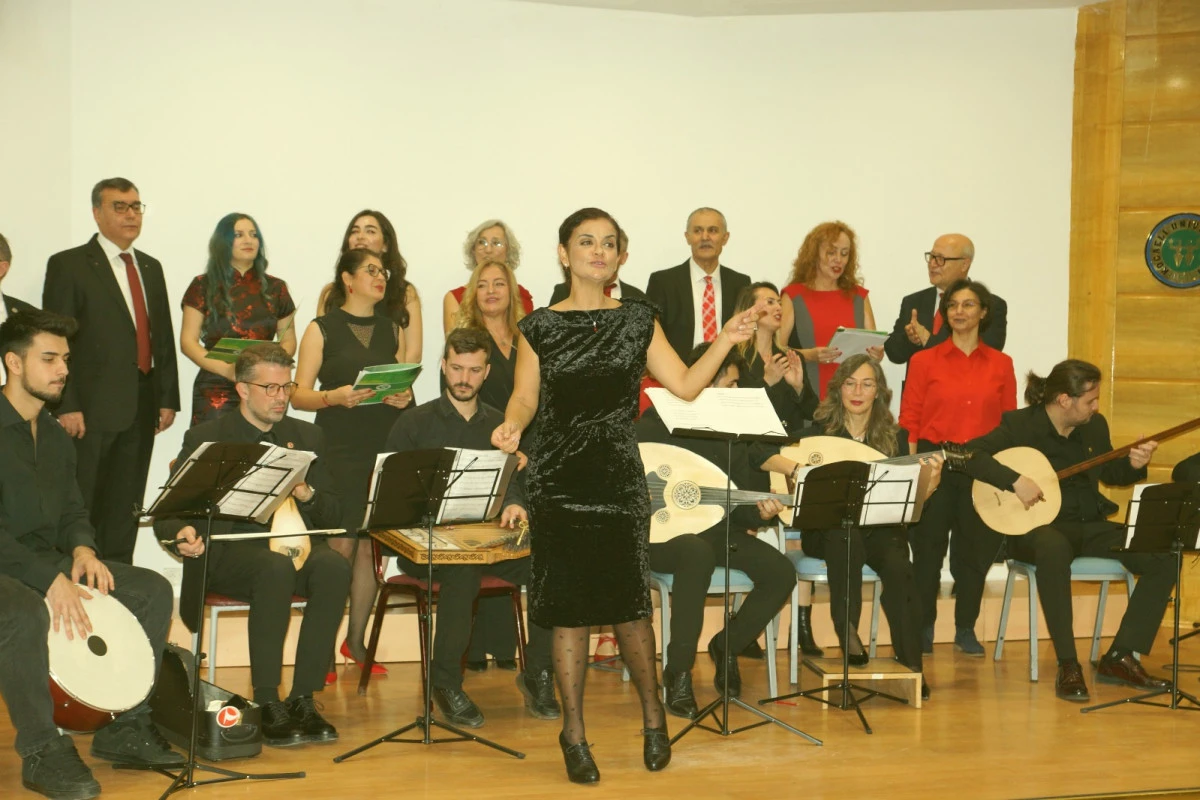 KO&Uuml; Tıp Fak&uuml;ltesi Korosu&rsquo;ndan Yılbaşı Konseri