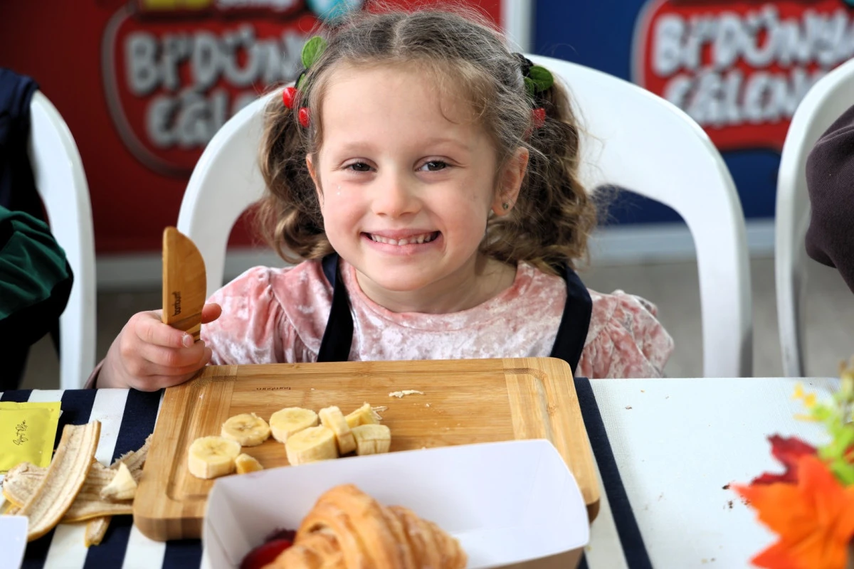 Kruvasan s&uuml;sleme at&ouml;lyesinde renkli anlar