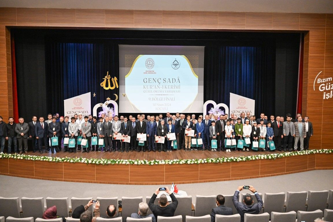 Kur'an-ı Kerim’i güzel okuma yarışmasının finalistlerine ödülleri verildi