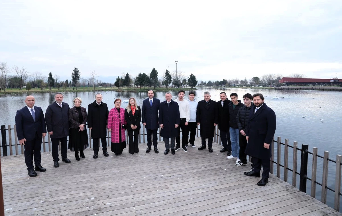 K&uuml;rşad Zorlu&rsquo;dan Alev Alatlı K&uuml;t&uuml;phanesi&rsquo;ne &ouml;vg&uuml;