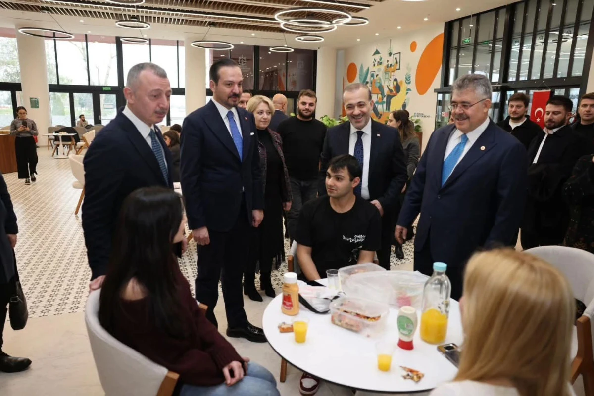 K&uuml;rşad Zorlu'dan B&uuml;y&uuml;kakın'a tebrik