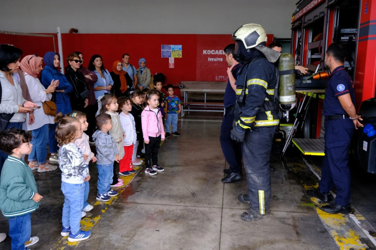 Lokomotifin miniklerinden itfaiye ziyareti