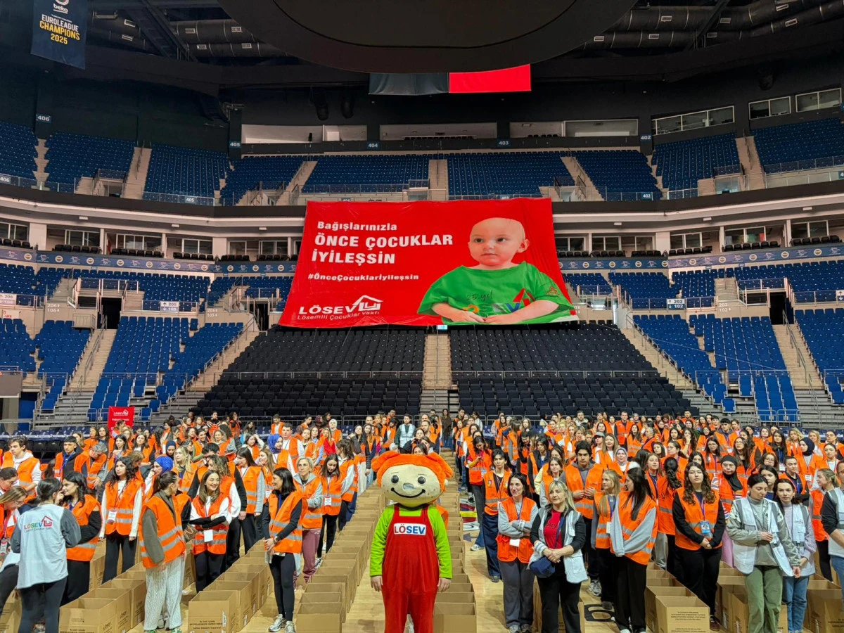 L&Ouml;SEV&rsquo;DEN İSTANBUL&rsquo;DA KOLİ KOLİ MUTLULUK