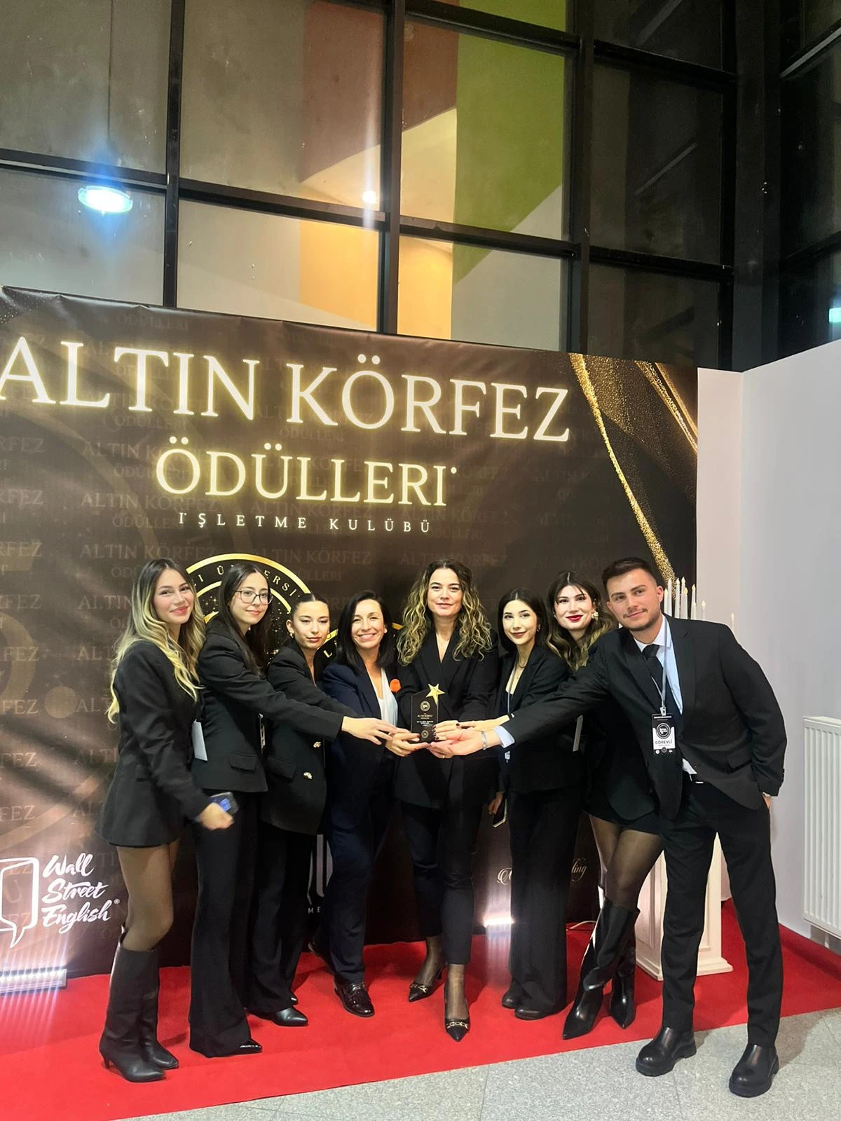 LÖSEV&rsquo;E &ldquo;EN İYİ SİVİL TOPLUM KURULUŞU&rdquo; &Ouml;D&Uuml;L&Uuml;