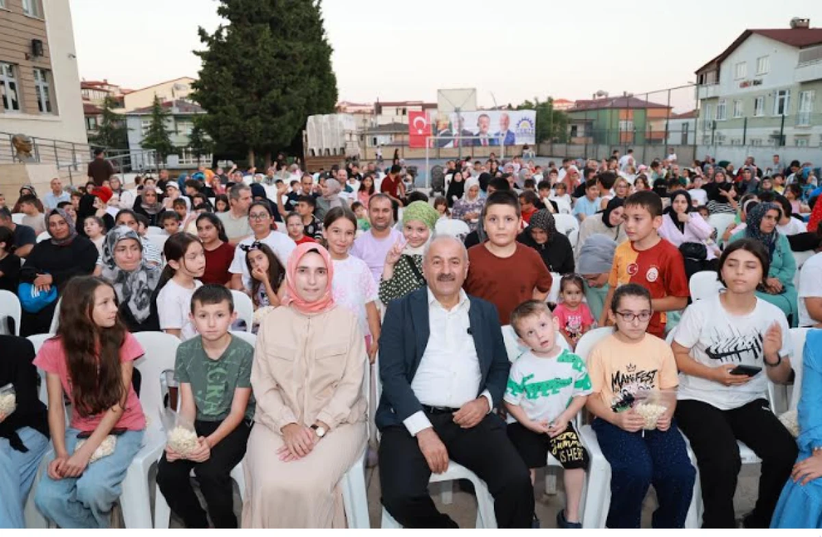 Mahallemde Sinema Var Başladı