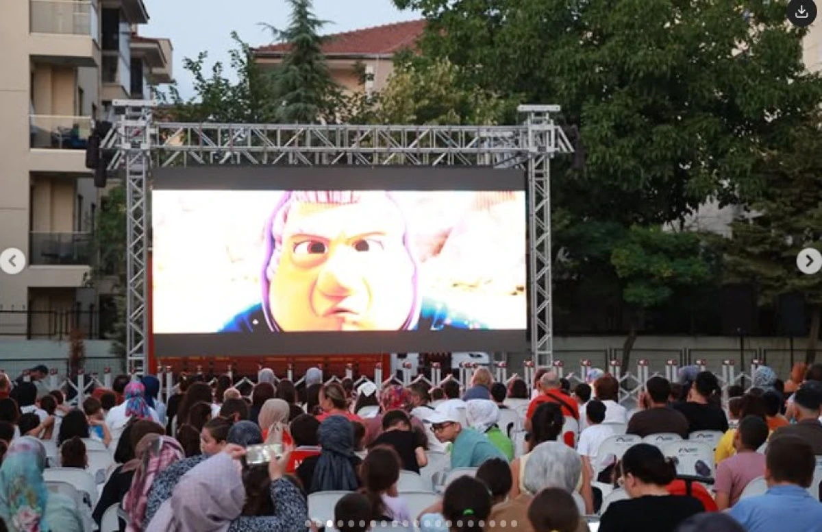 &ldquo;Mahallemde Sinema Var&rdquo; Osman Yılmaz&rsquo;da &Ccedil;ocuklarla Buluştu