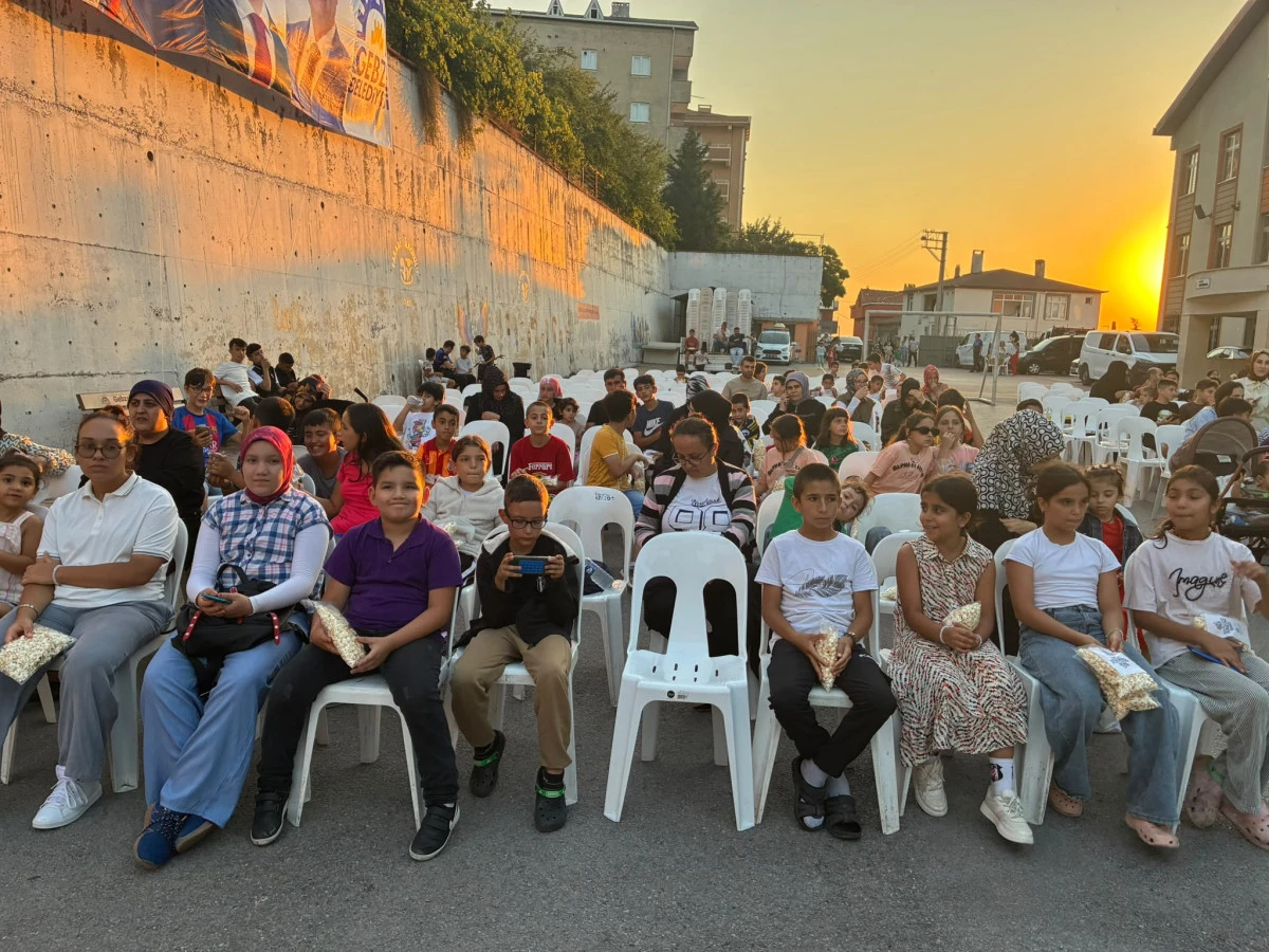 Mahallemde Sinema Var Tam Gaz Devam Ediyor