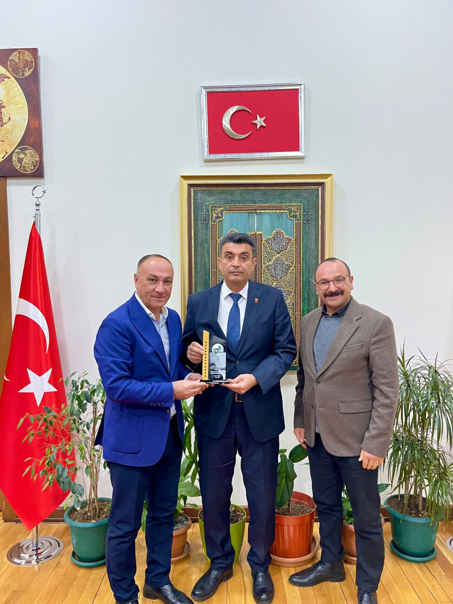 Marmara Iğdırlılar Dernekler Federasyonu, Kaymakam Yüksel Kara'ya Katkılarından Dolayı Özel Ödül Takdim Etti