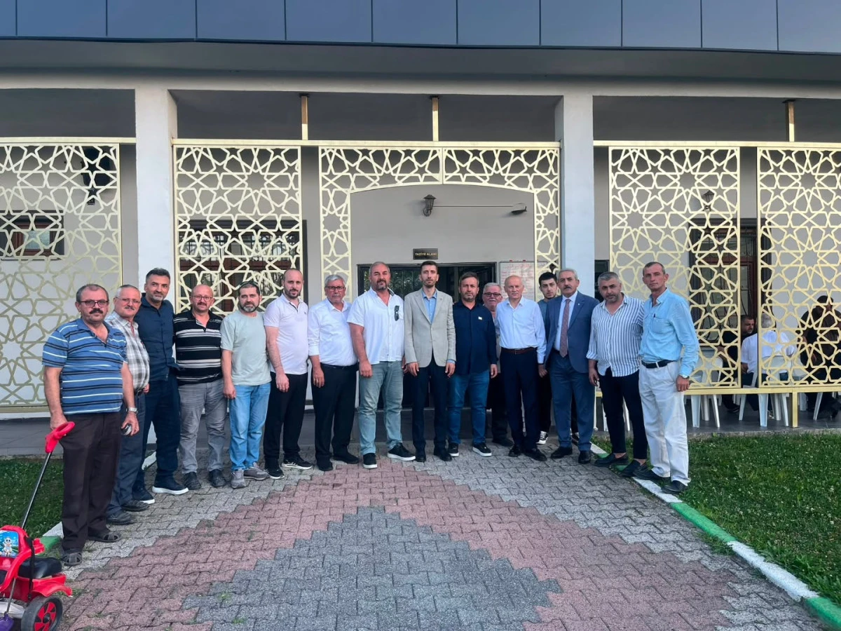 MHP &Ccedil;ayırova Teşkilatından Vefat Yıl D&ouml;n&uuml;m&uuml;nde Anma Programına Katılım