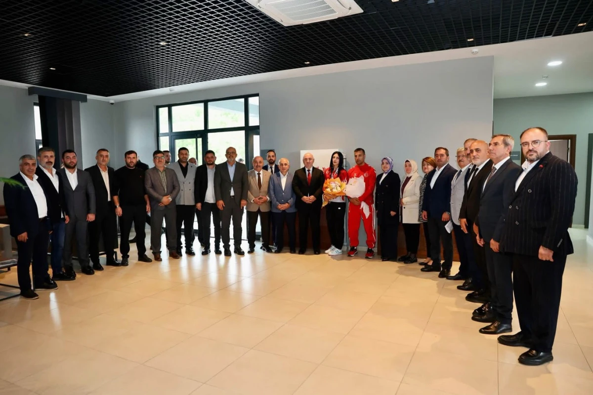 MHP Darıca teşkilatından d&uuml;nya şampiyonu Ezel Nur Karalar&rsquo;a tebrik