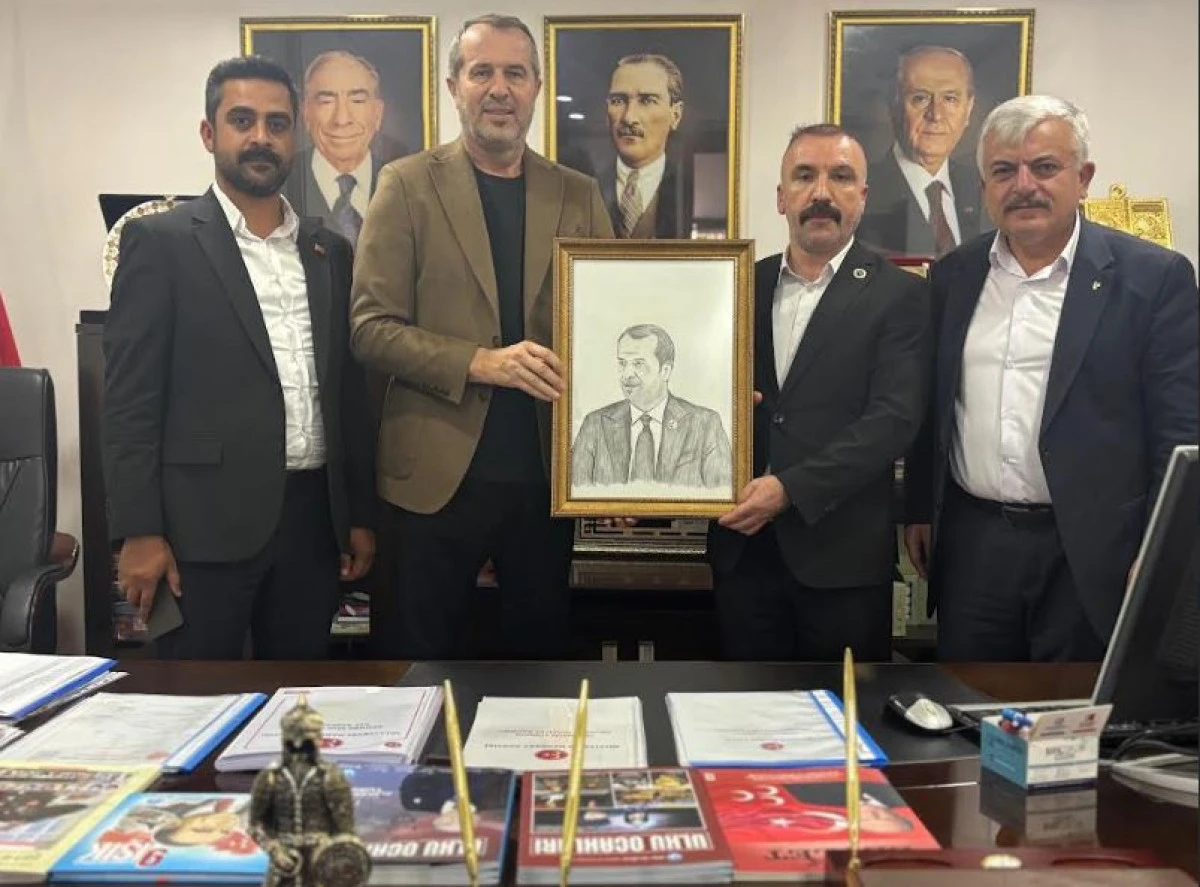 MHP Dilovası İlçe Başkanı Yusuf Turhan ve Yönetimi,  Milliyetçi Hareket Partisi Kocaeli Milletvekili Saffet Sancaklı ve MHP Kocaeli  İl Başkanı Tuncay Batı’yı Dilovası'nda ağırladı.