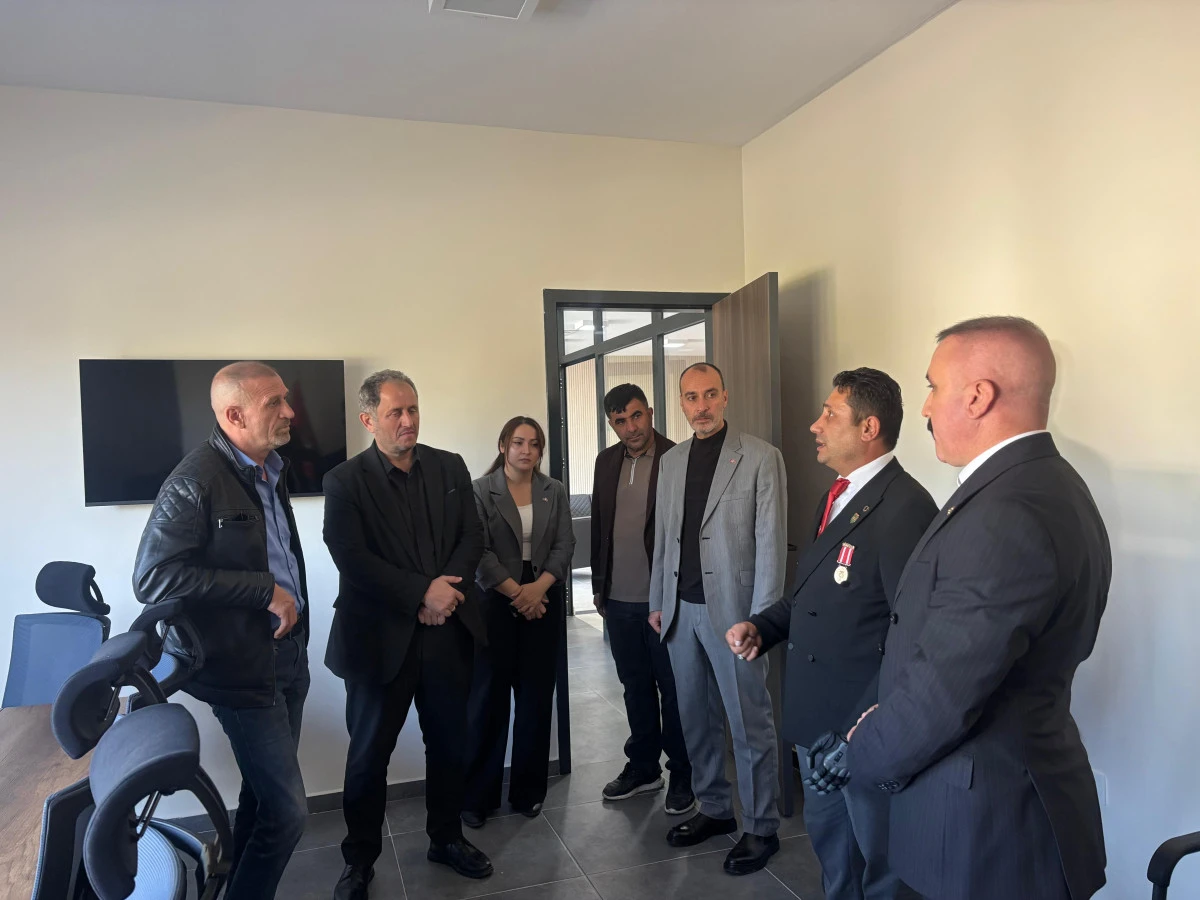 MHP Dilovası İl&ccedil;e Teşkilatından Şehit ve Gazi Derneğine Hayırlı Olsun Ziyaret