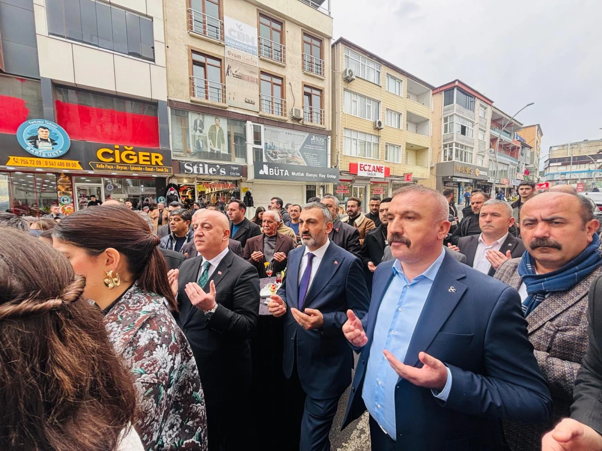 MHP DİLOVASI SAHADA ACIDA VE SEVİN&Ccedil;TE VATANDAŞIMIZIN YANINDAYIZ