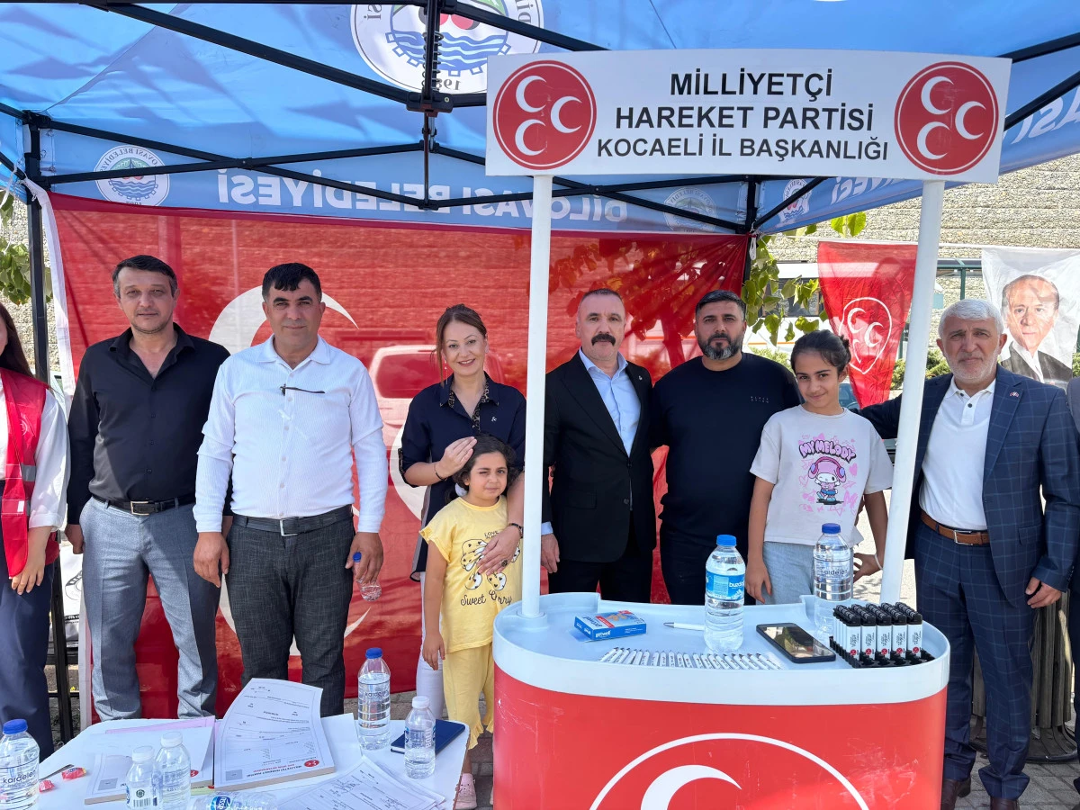 MHP Dilovası Teşkilatı Sahada: K&ouml;seler TOKİ&rsquo;de Vatandaşlarla Buluştu