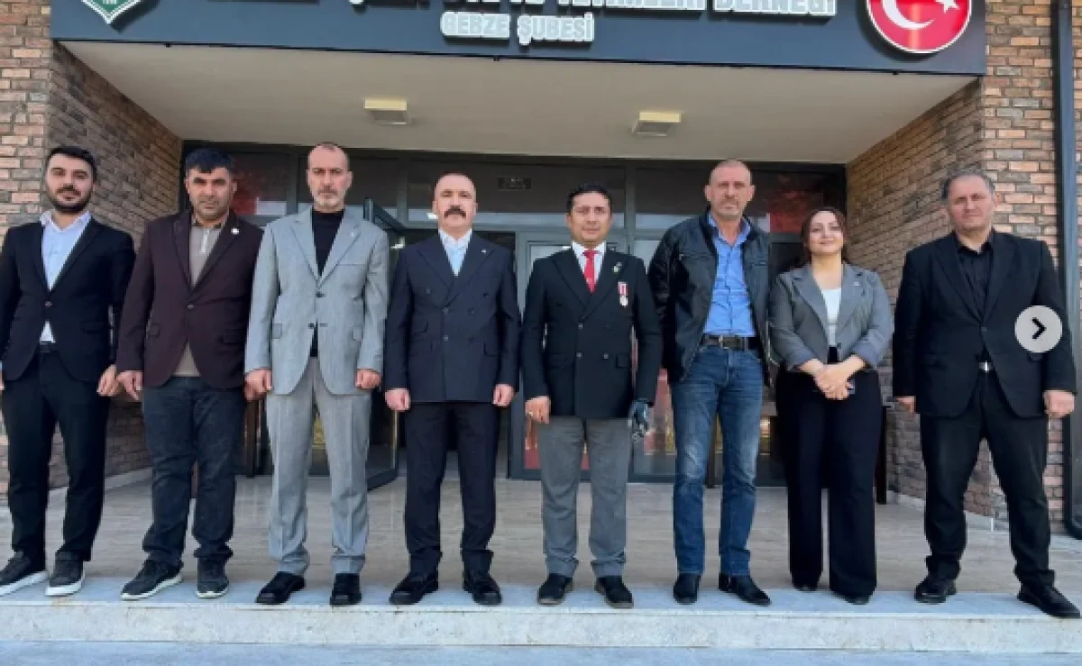 MHP DİLOVASI TEŞKİLATINDAN KAHRAMANLARA ANLAMLI ZİYARET: GEBZE MİLLET BAH&Ccedil;ESİ&rsquo;NDE ŞEHİT VE GAZİ AİLELERİYLE BİR ARAYA GELDİLER!