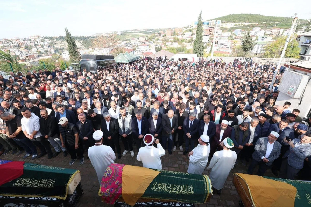 MHP DİLOVASI YANGINDA HAYATINI KAYBEDENLERİ SON YOLCULUĞUNA UĞURLADI