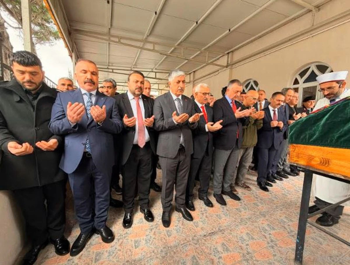 MHP DİLOVASIDAN ŞEHİDİMİZ İZZETTİN İNCEOĞLU'NUN ANNESİNE SON G&Ouml;REV