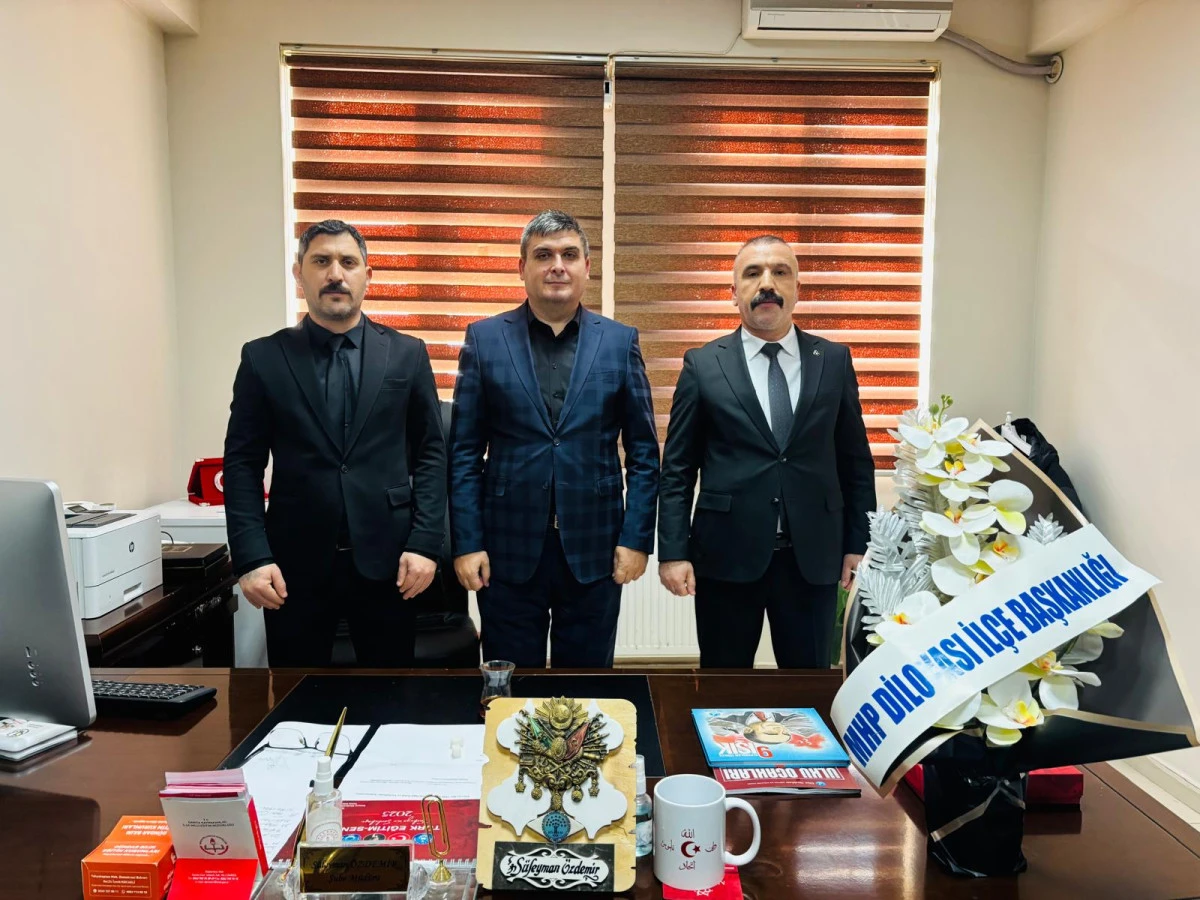 MHP Dilovası&rsquo;ndan Milli Eğitim Şube M&uuml;d&uuml;r&uuml; &Ouml;zdemir&rsquo;e Hayırlı Olsun Ziyareti