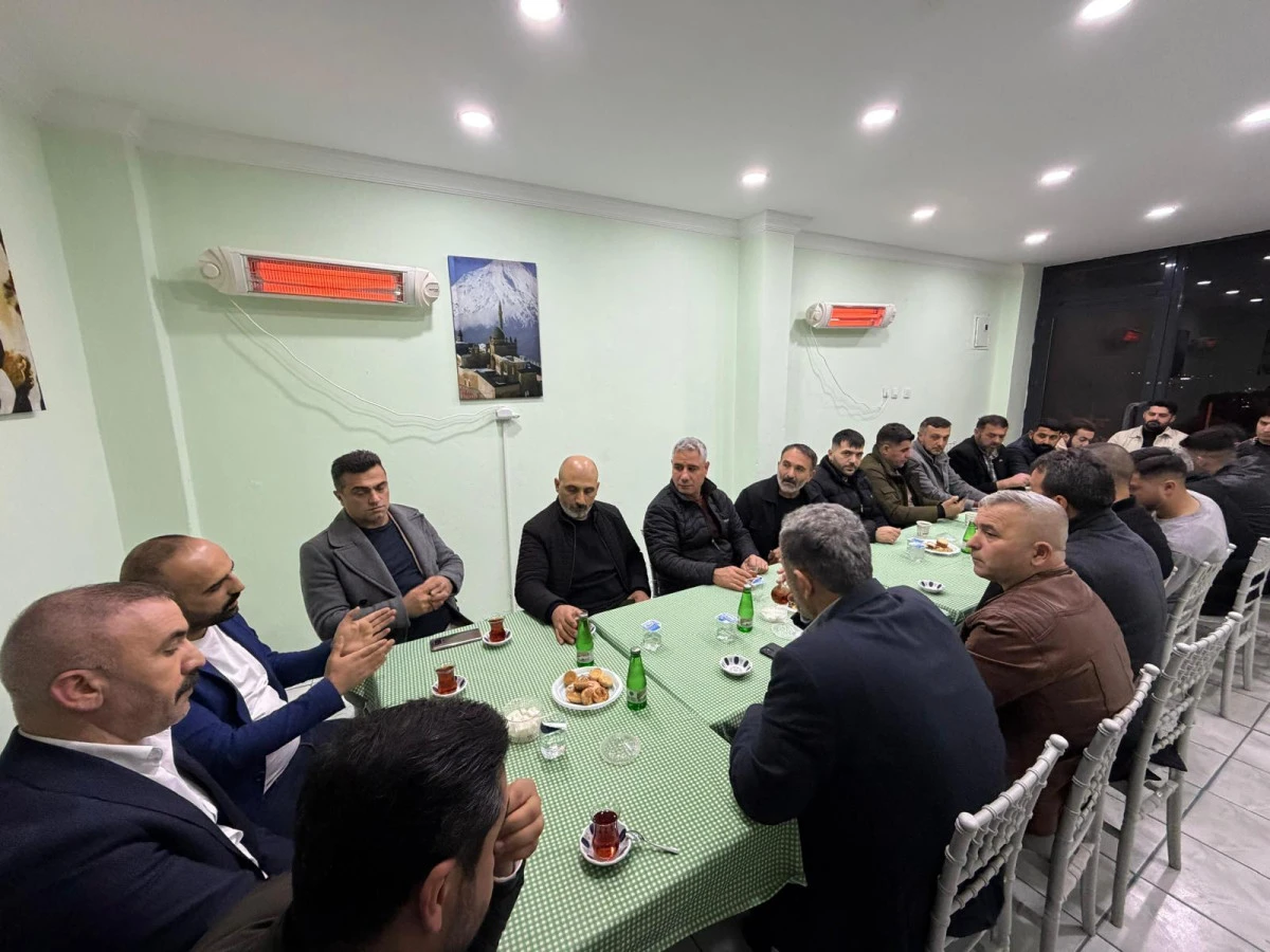 MHP'DEN DİLOVASI AĞRI DOĞUBEYAZILILAR DERNEĞİ YENİ BAŞKANINA HAYIRLI OLSUN ZİYARETİ