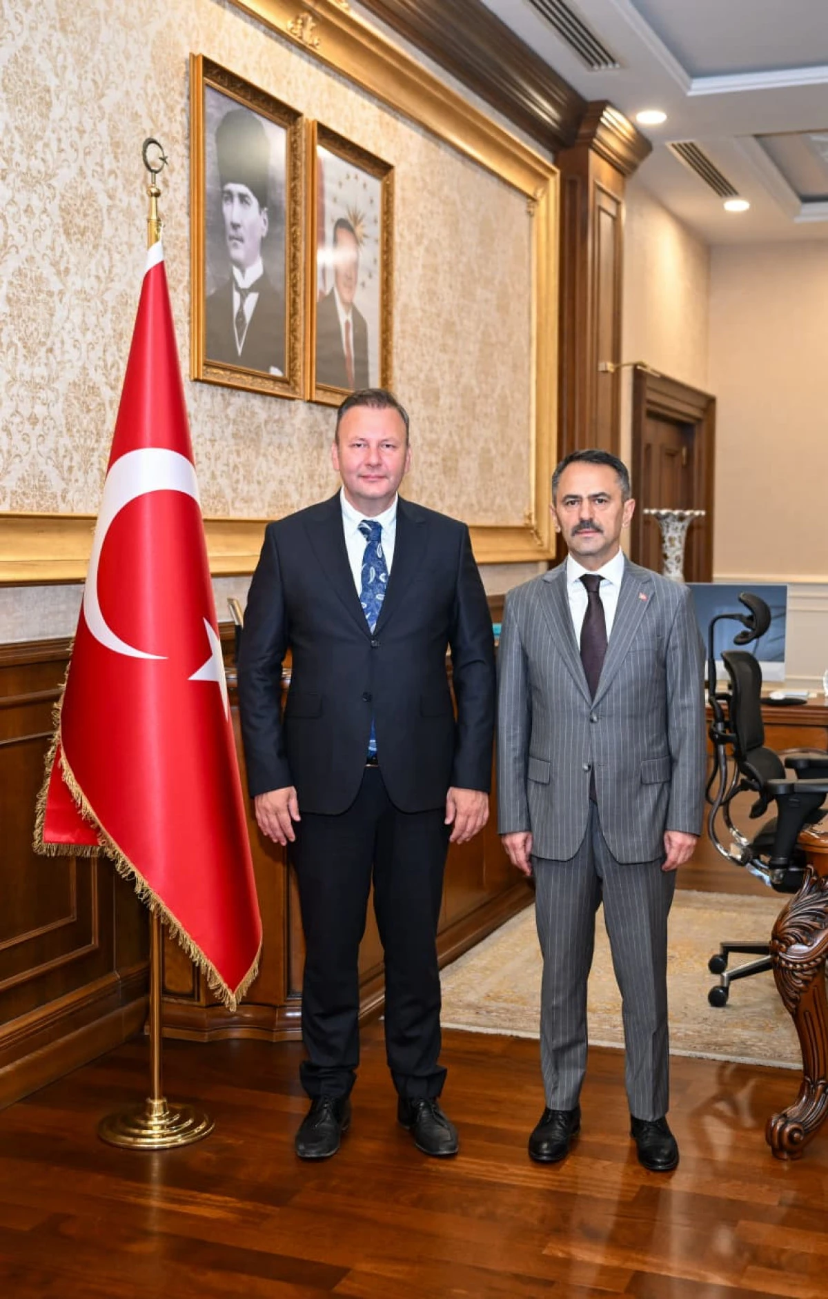 Milliyet&ccedil;i Hareket Partisi Kocaeli İl Başkanı Enes Emengen, Vali İlhami Aktaş'ı Ziyaret Etti