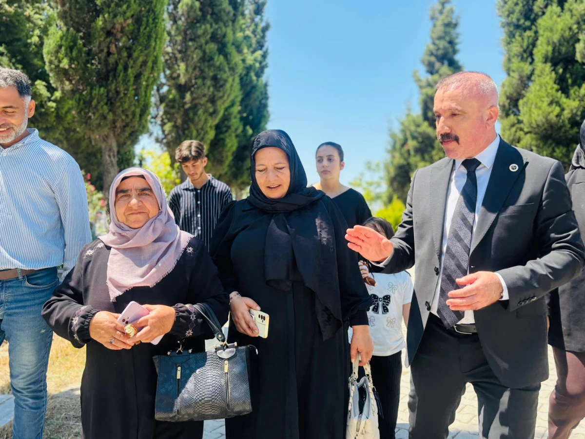 Milliyet&ccedil;i Hareket Partisi (MHP) Dilovası İl&ccedil;e Başkanı Yusuf Turhan ve il&ccedil;e teşkilatı, 15 Temmuz Demokrasi ve Mill&icirc; Birlik G&uuml;n&uuml;&rsquo;n&uuml;n 10. yıl d&ouml;n&uuml;m&uuml; dolayısıyla aziz şehitlerin kabirlerini ziyaret ederek dualarla andı.