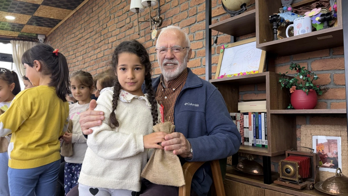 Minikler el &ouml;pt&uuml;, b&uuml;y&uuml;kler hatırlandı