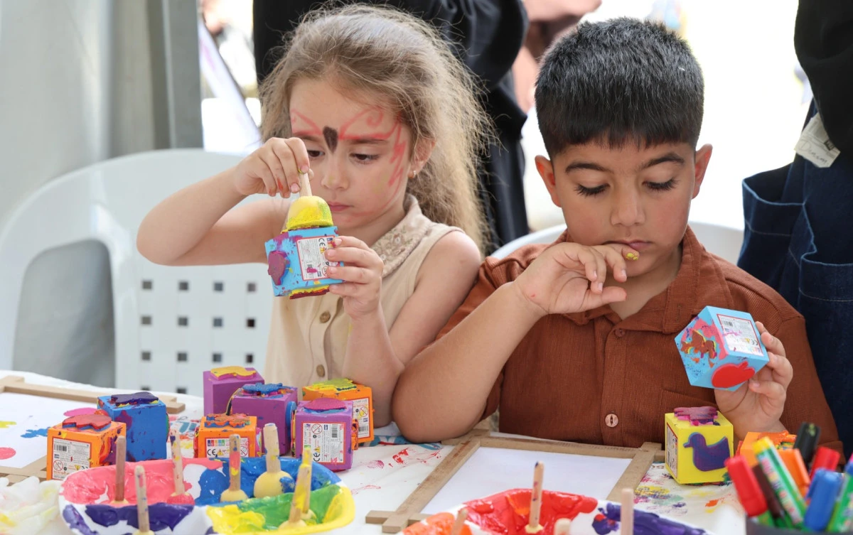 Minikler, Karneval&rsquo;da hem eğleniyor hem &uuml;retiyor