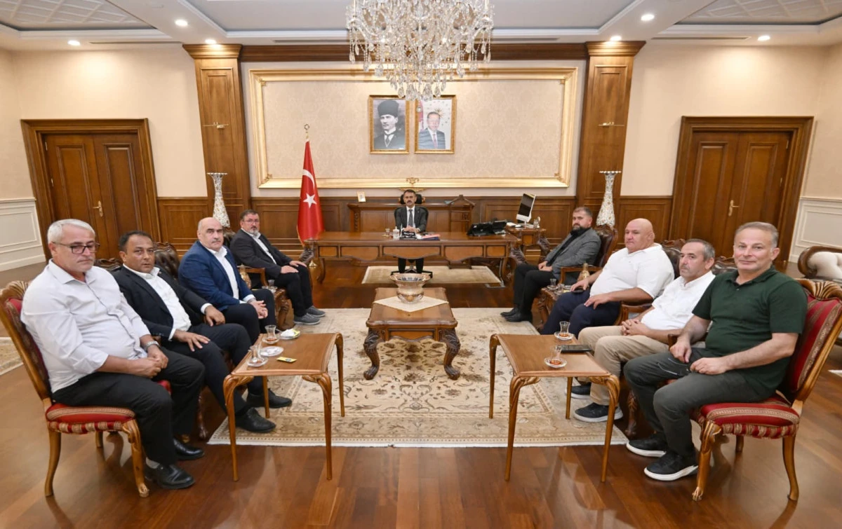 Muhtar Dernek Başkanları ve Beraberindeki Heyetten Vali Aktaş&rsquo;a Davet