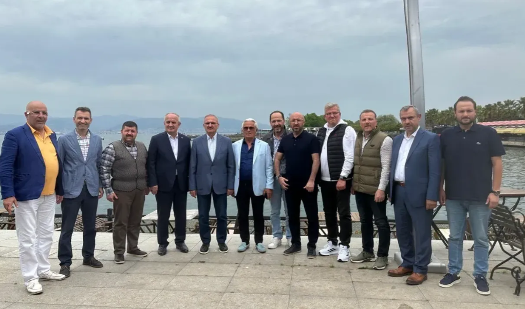 Münir Karaloğlu, Kocaeli’de AK Partili isimlerle kahvaltıda buluştu