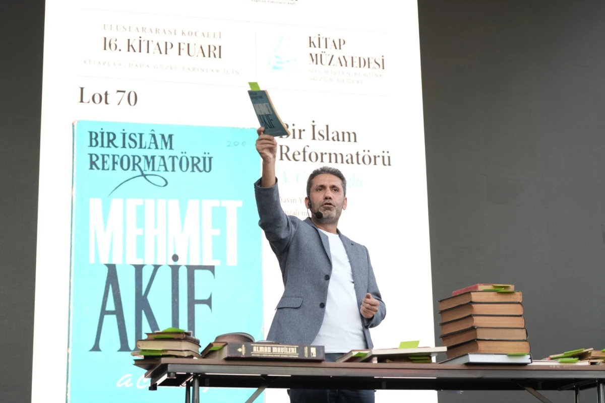 Nadide eserler a&ccedil;ık artırmayla satıldı