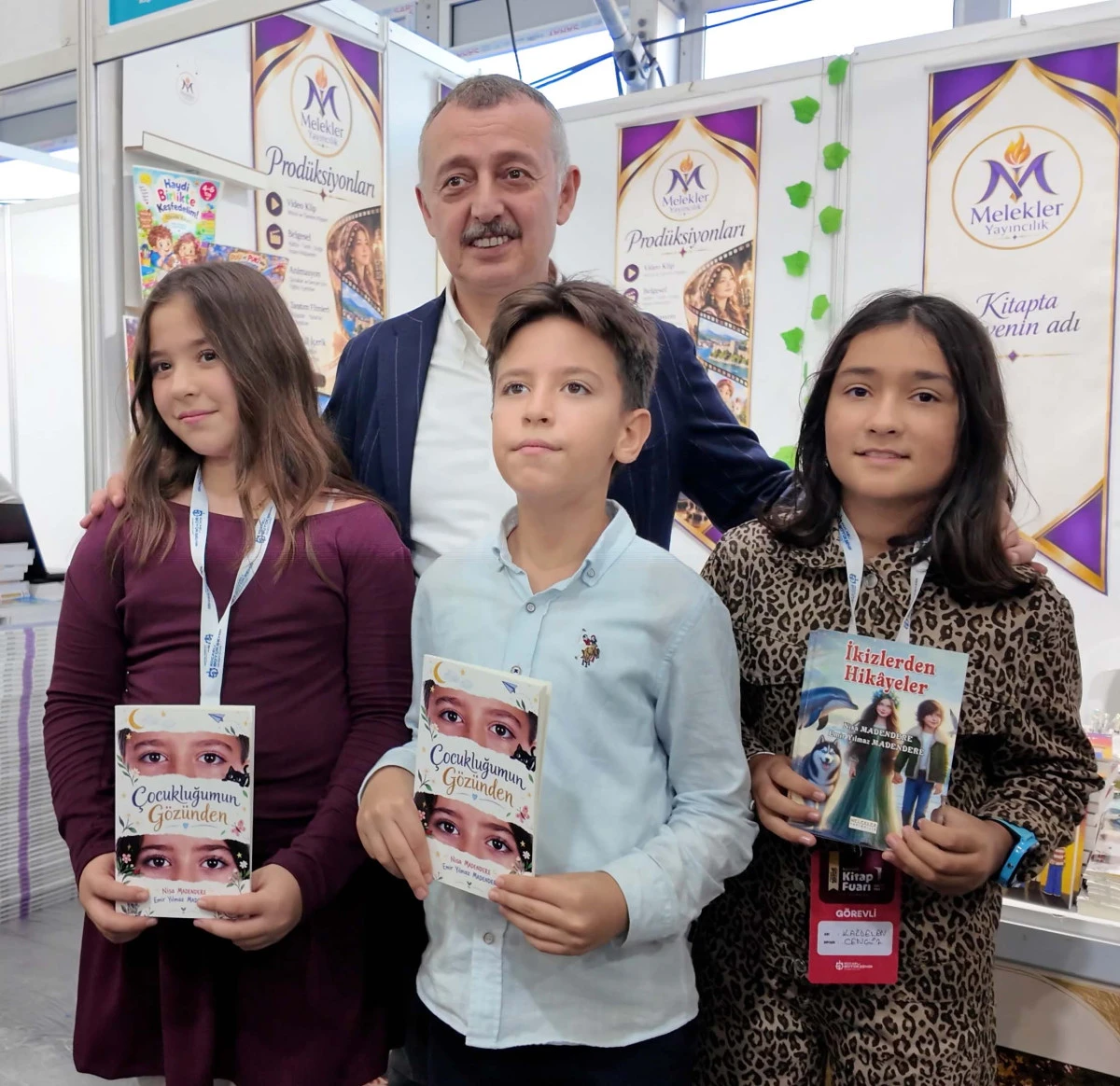 Nisa ve Emir kardeşlerin ikinci eseri Kitap Fuarı&rsquo;nda